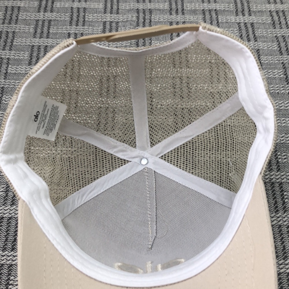 BEST NWT | ALO Yoga casual District Trucker Hat - Picture 4 of 6